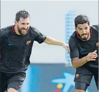  ?? FOTOS: FCB ?? Deulofeu ya pisó césped por primera vez desde el inicio del trabajo. Messi y Suárez se divierten en un ejercicio matinal, como Iniesta y Piqué bajo la atenta mirada de Valverde