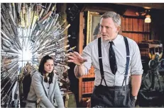 ?? FOTO: AP ?? Ein Hauch von Agatha Christie weht in dieser Produktion: Daniel Craig mit Ana de Armas in „Knives Out.“