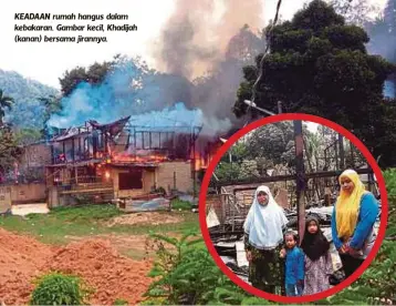  ??  ?? KEADAAN rumah hangus dalam kebakaran. Gambar kecil, Khadijah (kanan) bersama jirannya.