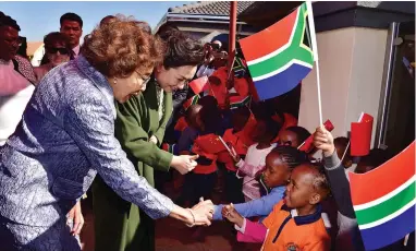  ?? PICTURE: NTSWE MOKOENA ?? MEET AND GREET: Dr Tshepo Motsepe, President Cyril Ramaphosa’s wife, and Peng Liyuan, wife of Xi Jinping, President of the People’s Republic of China, visit the Uthando Daycare Centre in Mamelodi yesterday.