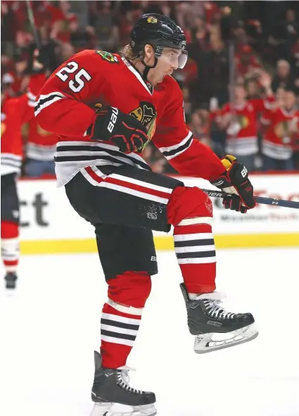  ?? | GETTY IMAGES ?? Dale Weise, picked up by GM Stan Bowman in a deadline move, scored a second-period goal that put the Hawks ahead 4-3.