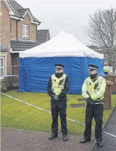  ?? ?? Police officers searched the home of Nicola Sturgeon and Peter Murrell and erected a blue forensic tent outside the property