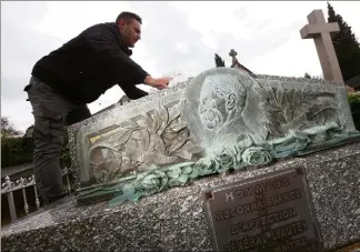  ?? (Photo Philippe Arnassan) ?? Mort en mai  à Versailles, le maréchal Joseph Gallieni repose au cimetière Alphonse-Karr à Saint-Raphaël.