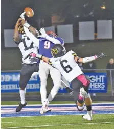  ?? STAFF PHOTO BY MATT HAMILTON ?? McMinn County’s Jalen Hunt (17) and Jalan James (6) break up a pass intended for Cleveland’s Kley McGowan on Friday.