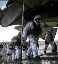  ?? AP/MIKHAIL PALINCHAK ?? Soldiers with Ukrainian air assault units board a military cargo aircraft Thursday at a base in the Zhytomyr region of northern Ukraine.