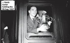  ?? ?? > Raich Carter holding the FA Cup, 1937