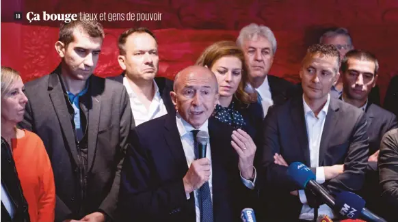  ??  ?? Gérard Collomb et son premier cercle réunis mardi dernier à l’étage du Ninkasi Guillotièr­e ( Lyon 3e).