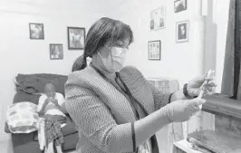  ?? JAMES ESTRIN/THE NEW YORK TIMES ?? Darcia Bryden-Currie prepares to inoculate Stephen Elliott with the Johnson & Johnson COVID-19 vaccine, at his apartment in The Bronx on April 12.