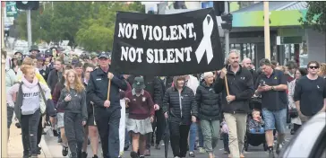  ??  ?? STRENGTH IN NUMBERS: Ribbon march on Friday. Paul Phelan and David Brennan lead the 2018 Horsham White Pictures: PAUL CARRACHER