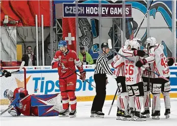  ?? Foto: ČTK ?? Prohra na závěr Na Českých hrách podlehli domácí hokejisté Švýcarům v generálce na mistrovstv­í světa 2:3 a trenér Kari Jalonen měl pořádně zamotanou hlavu. Nominační tiskovou konferenci odložil o desítky minut.