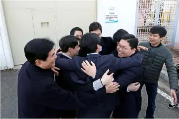  ?? — Reuters photo ?? South Korean conscienti­ous objectors celebrate after being released from Daegu detention center.