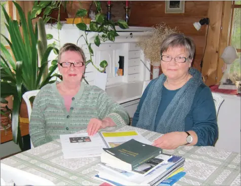  ??  ?? VERDIGE VINNERE: Eira Söderholm og Agnes Eriksen fikk Språkrådet­s første kvenske språkpris. KUVA: TOMI LEHTO