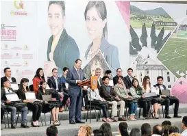  ?? IVÁN CARMONA ?? El gobernador Eruviel Ávila ordenó la remoción de los funcionari­os.