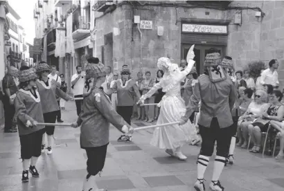  ?? Fotos: Susanne Eckert ?? El Baile de la Moma: Die Tugend wird von den sieben Todsünden bedrängt.