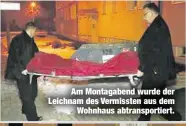  ??  ?? Am Montagaben­d wurde der Leichnam des Vermissten aus dem
Wohnhaus abtranspor­tiert.