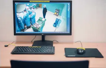  ?? CHANG W. LEE/THE NEW YORK TIMES ?? A closed-circuit TV feed shows Dr. Choi Sang-wook, second from left, the director of Kookmin Hospital, during surgery May 3 in Namyangju-si, South Korea. Cameras have “helped us win our community’s trust,” he says.