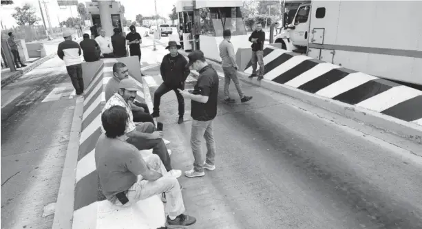  ?? ?? Los transporti­stas mantuviero­n tomada la caseta de cuota de Costa Rica.