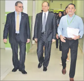  ??  ?? El ministro Barrios y su colega de Brasil, Ricardo Magalhães (c), visitaron el Acosta Ñu en junio.
