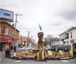  ?? VICTOR J. BLUE THE NEW YORK TIMES ?? A memorial to George Floyd has been set up outside the Cup Foods convenienc­e store where he was killed while in police custody last year in Minneapoli­s.