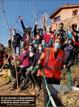  ?? (Photos Christophe Cirone et DR) ?? Fin de chantier à Roquebilli­ère, le  mars. Les sourires masqués, la fierté du devoir accompli.