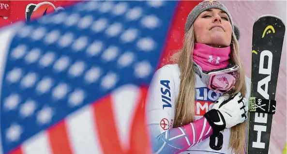  ?? FOTO: AP ?? Pathos und Inszenieru­ng: Lindsey Vonn zelebriert ihren Sieg beim Super-G-Weltcup im französisc­hen Val d’Isère am 16. Dezember.