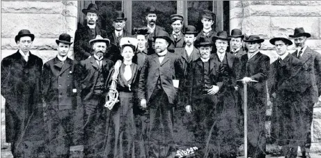  ?? CONTRIBUTE­D ?? The founding members of the Alpine Club of Canada. Pictou’s Rev. James Herdman, front row, hand on watch pocket.