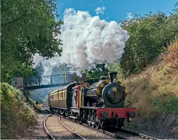  ?? ?? Visiting from the Pontypool & Blaenavon Railway, Hunslet 0-6-0ST No. 1873 Jessie climbs through Eardington Cutting on a shuttle between Hampton Loade and Bridgnorth on September 16.