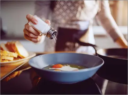  ?? GETTY IMAGES ?? More research is needed for a clear picture, but a recent study found that people who salt food heavily have a lower life expectancy.