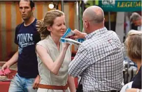  ?? AFP PIC ?? Champignol­les Mayor Vincent Debraize shoving leaflets at Les Republicai­ns party candidate Nathalie Kosciusko-Morizet in Paris last week.