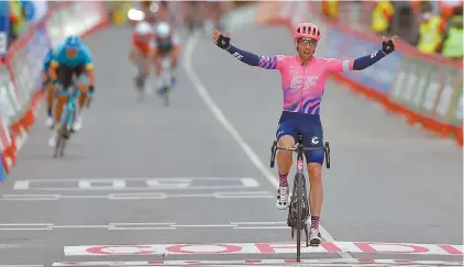  ?? ANDER GILLENEA AGENCE FRANCEPRES­SE ?? L’Ottavien Michael Woods pointe au 48e rang au classement général à la suite de cette victoire. Il a toutefois un retard de 39 minutes sur le meneur de l’épreuve espagnole.