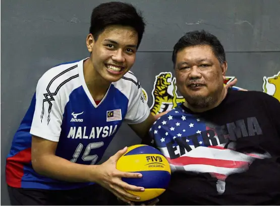  ??  ?? All smiles: Khairol Shazrime Shamsaimon (left) posing for a photograph with his father Shamsaimon Mohd Sharit after the men’s volleyball team’s training session at the MBSA Volleyball Hall in Shah Alam on Wednesday. — S.S. KANESAN/ The Star