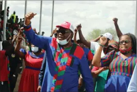  ??  ?? Swapo oya tula mo aawulikwah­ogololwa miikandjoh­ogololo ayihe iheyali, osho wo momalelalo goondoolop­a Okahandja, Okakarara, Otjiwarong­o, Otavi noGrootfon­tein.