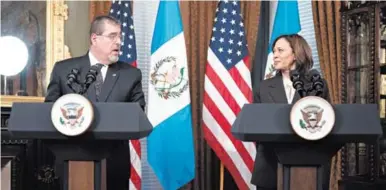  ?? ?? REUNIÓN. Bernardo Arévalo, presidente de Guatemala, y Kamala Harris tuvieron un encuentro ayer en el marco del anuncio que busca frenar la migración irregular en la región norte de CA.