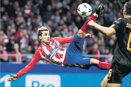  ?? FOTO: GETTY IMAGES ?? Griezmann, de 26 años, está cada vez más cerca del Camp Nou Pese a su golazo ante la Roma, no podrá aspirar a la Champions