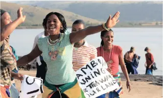  ??  ?? ZANELE and Nonhle (background) Mbuthuma during an anti-mining march to Mnyameni Estuary in July 2008. Nonhle is one of the leading members of the Amadiba Crisis Committee. | JULIA SESTIER