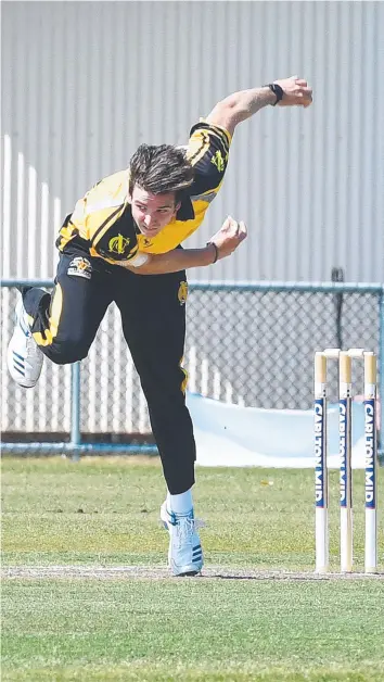  ?? Picture: KATRINA BRIDGEFORD ?? Jhye Richardson bowling for Nightcliff against Southern Districts yesterday