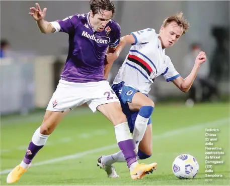  ?? GETTY ?? Federico Chiesa 22 anni della Fiorentina contrastat­o da Mikkel Damsgaard (20) della Sampdoria