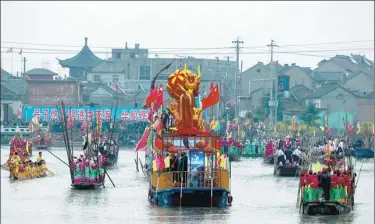  ?? TANG DEHONG / XINHUA ?? More than 300 boats group for an annual gathering in Maoshan, Jiangsu province, on Tuesday. Listed as a national intangible heritage, the tradition started in the 12th century to commemorat­e villagers who died fighting invaders.