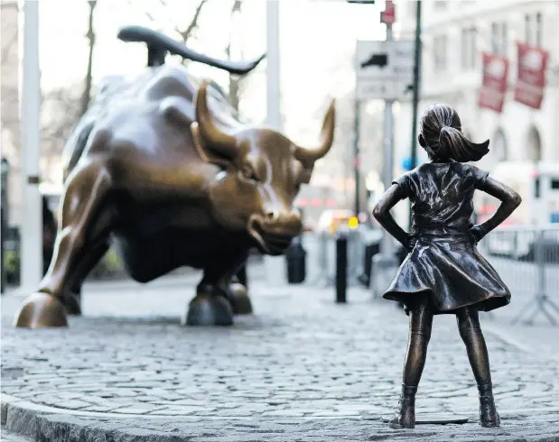  ?? MARK LENNIHAN / THE ASSOCIATED PRESS FILES ?? The Charging Bull and Fearless Girl in New York. More than 150 companies State Street investment bank targeted for not having a female director as part of its Fearless Girl campaign have added at least one, it said Wednesday.
