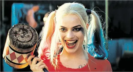  ?? Margot Robbieová jako Harley Quinn, původně doktorka Harleen Quinzelová. FOTO WARNER BROS ??