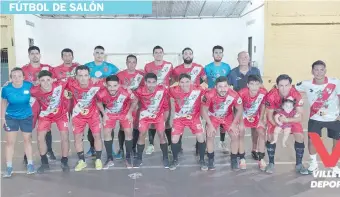  ?? ?? Selección de Fernando de la Mora, que anoche debutaba contra Capiatá, por las eliminator­ias del 52° Campeonato Nacional de Fútbol de Salón “Caacupé 2023-Homenaje a Darío Herrera”.