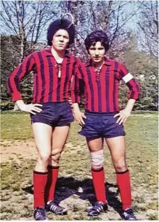  ?? Foto: privat ?? Damals war’s: Andrea Ravida (rechts) als Spieler des AC Milan Heidenheim, hier mit Renzo Berretti.