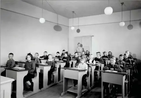  ?? FOTO: PRIVAT ?? Borhaug skole fra 1954. Nytt eksempel på et bilde som kommer til å bli vist under mimrekveld­en.