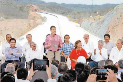  ?? ESPECIAL ?? El Presidente encabezó la entrega del Libramient­o Mazatlán, obra de mil 850 millones de pesos.