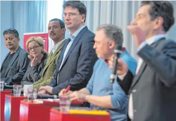  ?? FOTO: DPA ?? Sie wollen die bayerische SPD künftig führen (von links): Gregor Tschung, Natascha Kohnen, Uli Aschenbren­ner, Florian von Brunn, Markus Käser und Klaus Barthel.