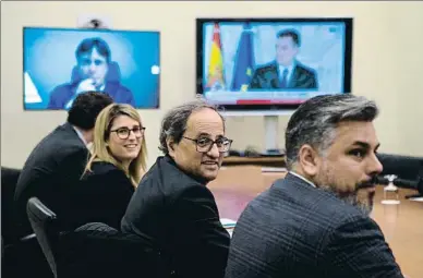  ?? QUIQUE GARCÍA / EFE ?? Artadi, Torra y Batet, en presencia de Puigdemont, escuchando a Sánchez en directo