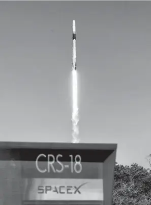  ?? JOE BURBANK/ORLANDO SENTINEL ?? The SpaceX Falcon 9 clears the launch pad — with a countdown clock in the foreground — from Cape Canaveral Air Force Station on Thursday.