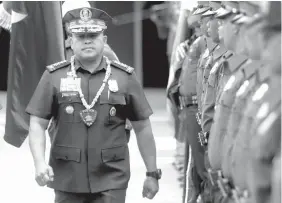  ?? KRISTINE JOYCE W. CAMPAÑA ?? PNP Chief Ronald "Bato" dela Rosa reviews the troops during his visit yesterday to Cebu City. He also gave awards to wounded policemen and best units in the province.