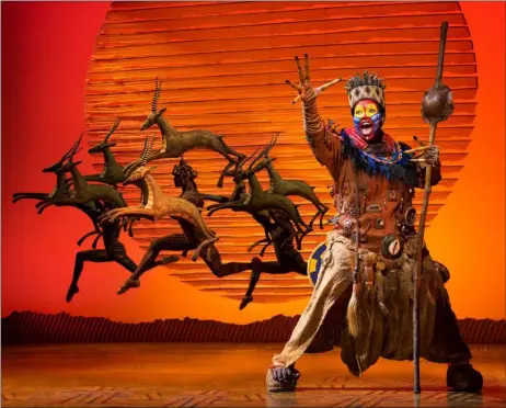  ?? DEEN VAN MEER ?? Buyi Zama portrays Rafiki in the tour of “The Lion King” that has landed at Playhouse Square.