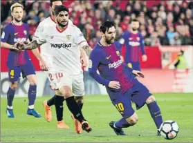  ?? FOTO: EDUARD OMEDES ?? Ever Banega y Leo Messi volverán a verse las caras en la Supercopa